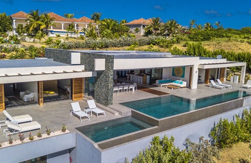 Orient Bay Villa | VILLA Ô, luxurious 4-bedroom villa with mirror pool and sea view