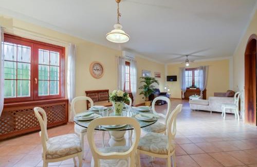 San Benedetto di Lugana Villa | Villa Oasi With Private Pool - Happy Rentals