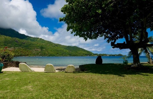 Cook's Bay Villa | Villa Ohana - 4BR Beachfront Villa
