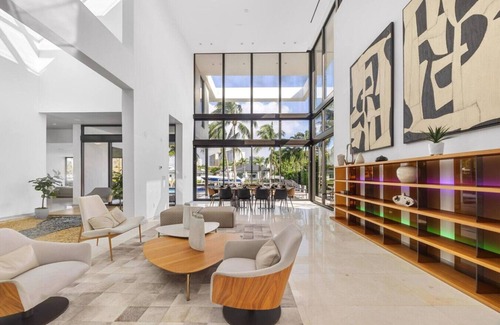 Hallandale Beach Apartment | Villa Okasa: Modern Marvel with Pool + Jacuzzi + Pool Table + BBQ