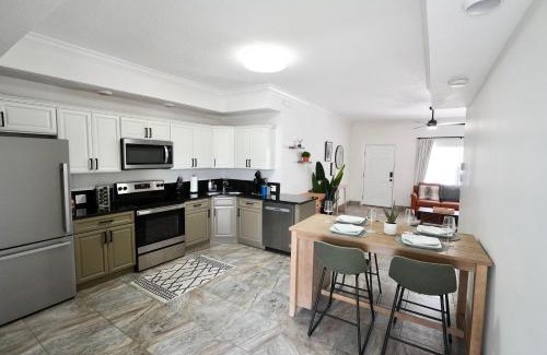 Crescent Beach Apartment | Villa Olivō -2BR Modern Luxury-River & Ocean Access