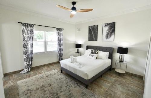 Crescent Beach Apartment | Villa Olivō -2BR Modern Luxury-River & Ocean Access