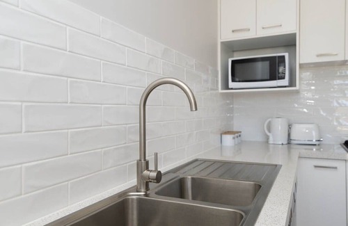 Bletchington House | Villa on Matthews - Modern & Cosy, Escape for 2
