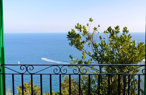 Faro House | Villa on the coast offers an unrivaled sea view and great tranquility