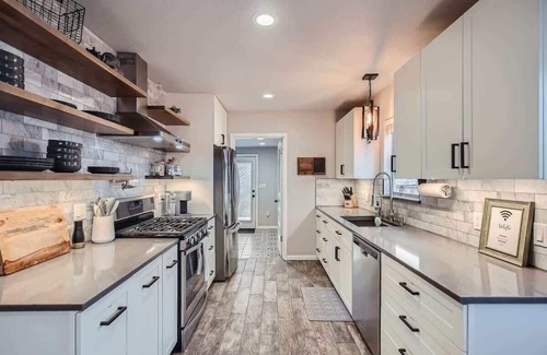 Georgetown House | Villa on Vine in Old Town. Close to SWU and Square