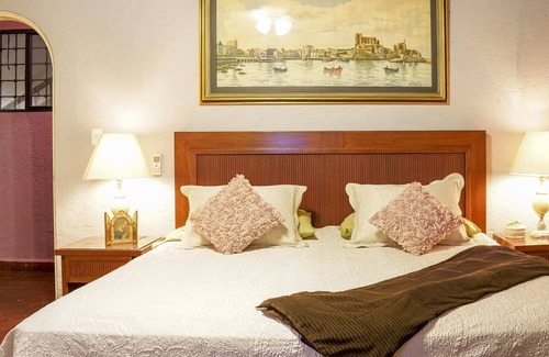 Cuernavaca Bed & Breakfast | Villa Orbayu | Couples Retreat with breakfast