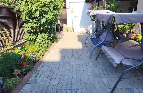 Eforie Nord House | Villa Ozon - close to the sea, far from stress ! Family-sized rooms.