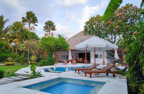 Dencarik Villa | Villa Pantai: Luxury Beach Villa with Pool, Staff, Jacuzzi and Fitness studio