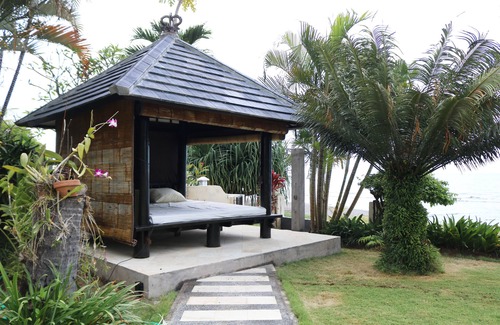 Dencarik Villa | Villa Pantai: Luxury Beach Villa with Pool, Staff, Jacuzzi and Fitness studio