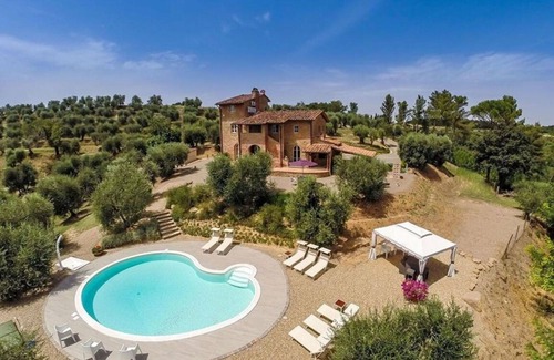 Forcoli Villa | Villa Pellico amazing tuscan villa with p/pool and gym