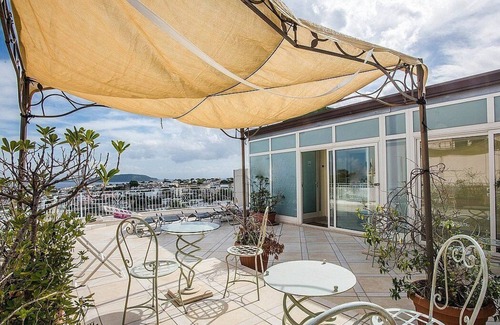Ischia Porto House | Villa Peonia A: A welcoming apartment which faces the sun and the sea, with Free WI-FI.