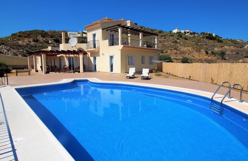 Bedar Villa | Villa Pikorua is a luxurious private home set in the mountains near to Mojacar.
