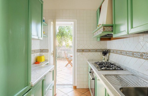 Nerano Villa | Villa Pindaro: A bright and sunny three-story villa which faces the sun and the sea, with Free WI-FI.