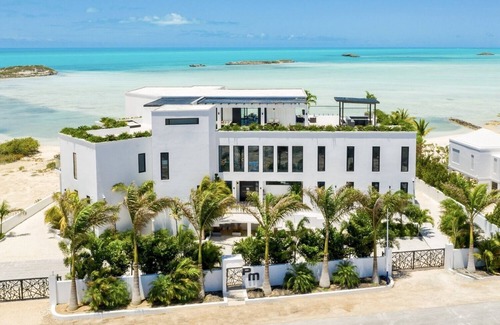 Juba Sound Villa | Villa PM TCI, a 30,000sq/ft Mansion, Fully Staffed, includes Chef, Sleeps 18+ppl