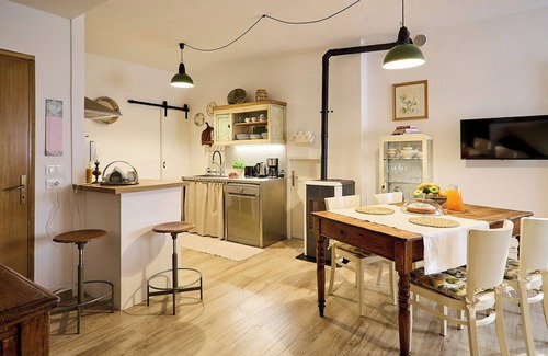 Monticchiello Apartment | Villa PoliFlora is a modern apartment in Monticchiello of Pienza in Tuscany.