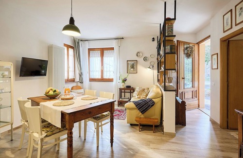Monticchiello Apartment | Villa PoliFlora is a modern apartment in Monticchiello of Pienza in Tuscany.