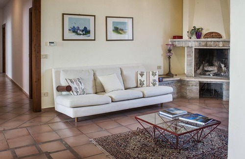 Cupra Marittima Villa | Villa pool garden sea-mountain view, family friendly, Wi-fi Air-co E.V. charge