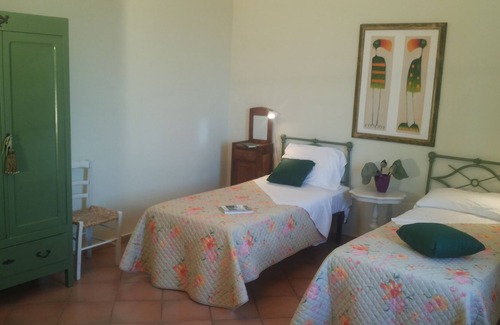 Cupra Marittima Villa | Villa pool garden sea-mountain view, family friendly, Wi-fi Air-co E.V. charge