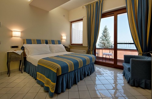 Historical Downtown Salerno Hotel | Villa Poseidon Boutique Hotel & Events