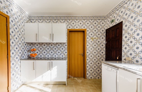 Sesmarias Villa | Villa Protea - 5 bedroom close to beach, pool, games room