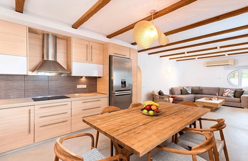 Paralia Kourna Villa | Villa Remezzo Heated Pool, Beach Side, 24 guests