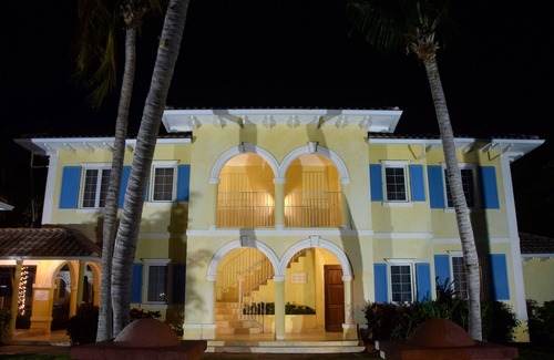 Grace Bay Condo | VILLA RENAISSANCE 603, 1BR in Grace Bay. Steps to the sand. WOW