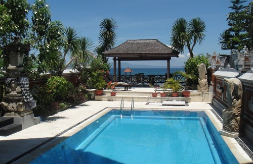 Candi Dasa Villa | Villa Rindik - Ocean Front - In Town - Large Private Pool - Perfect !