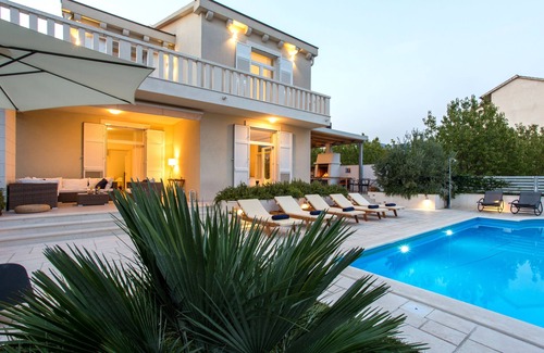 Kastela Villa | Villa Rotondo-charming villa with heated swiming pool few steps from beach