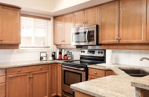 South Pandosy Apartment | Villa's At Eldorado Resort