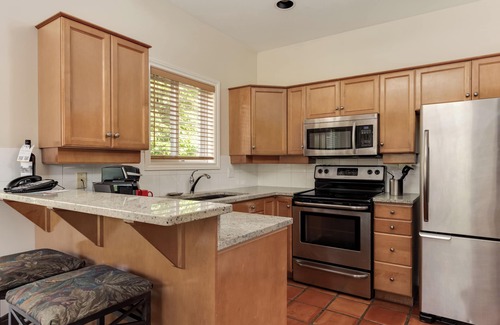 South Pandosy Apartment | Villa's At Eldorado Resort