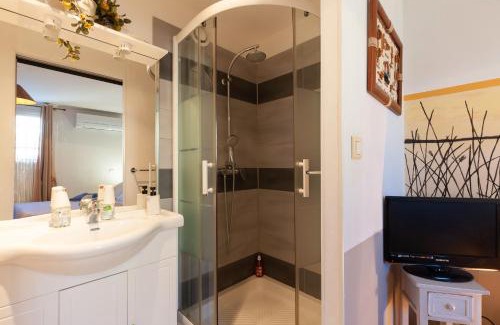 Port-Saint-Louis-du-Rhone Bed & Breakfast | Villa salamandre chambre d'hote