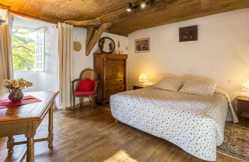 Liorac-sur-Louyre Villa | Villa Sandie - Five Bedroom Villa, Sleeps 11