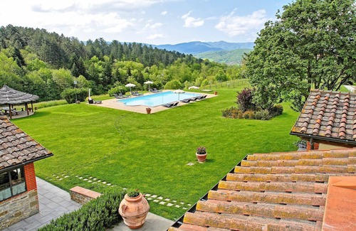 Poppi Villa | Villa Sant' Angelo - Villa with private pool