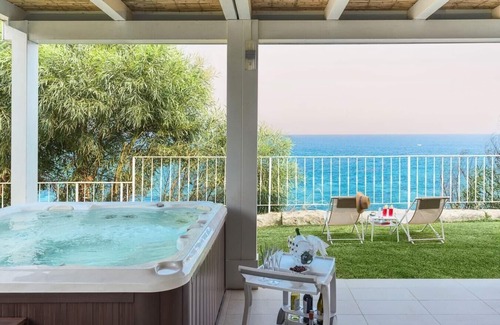 Noto Marina Villa | Villa Saveria (6 Guests) - Seafront with jacuzzi