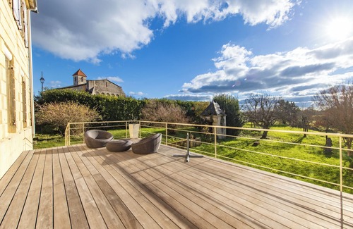 Semillac Villa | Villa 'Semillac' with Private Terrace, Private Garden and Wi-Fi