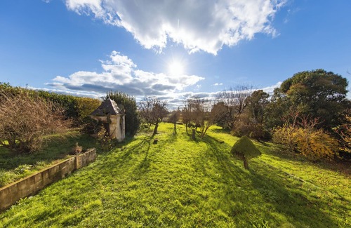 Semillac Villa | Villa 'Semillac' with Private Terrace, Private Garden and Wi-Fi