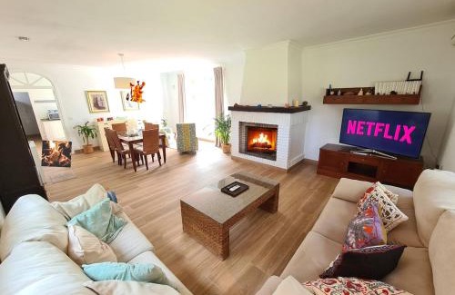 Arcos de la Frontera House | Villa Serena - Casa rural en Arcos con piscina, barbacoa, chimenea