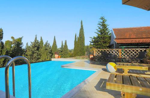 Magoulades Villa | Villa Serenita