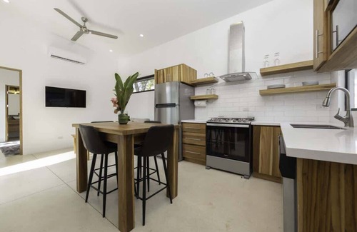 Para House | Villa Serenity 2 Bedroom 1 min walk to the beach