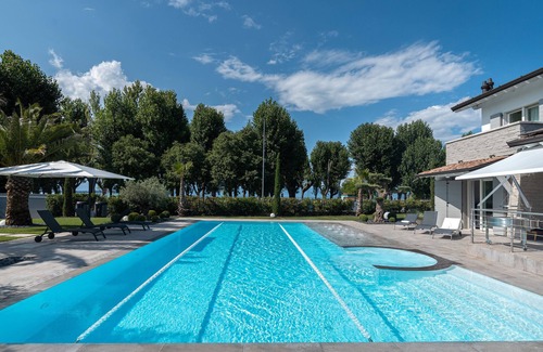 San Benedetto di Lugana Villa | Villa "Sirmione Front Lake" with Lake View, Private Heated Pool & Wi-Fi
