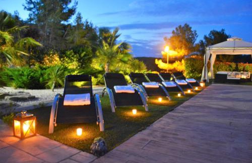 Sant Pere de Ribes Villa | Villa Sitges La Calma 10 minutes drive Sitges 2 minutes walk Garraf Park AC