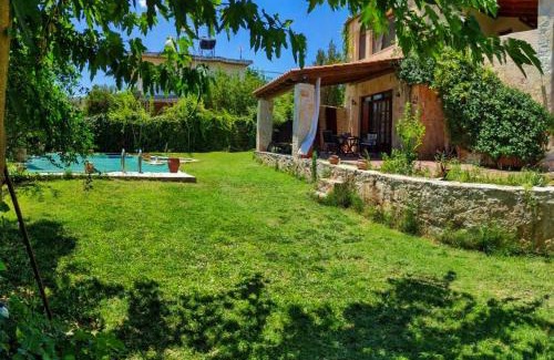 Skines Villa | Villa Skine with private pool and lush garden