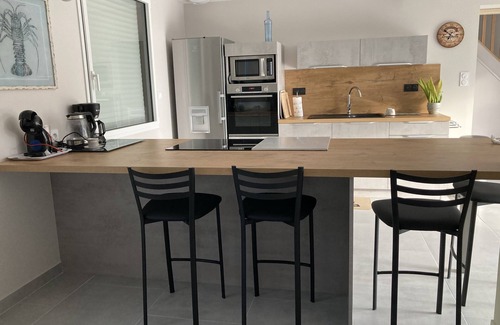 Roscoff Villa | VILLA sleeps 6 - enclosed garden with electric gate located 150m from the beach. 3* label