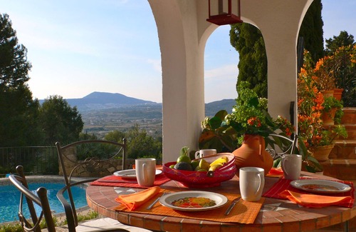 Montgo de Toscamar Villa | Villa Sol y Luna, set in beautiful surroundings with wonderful views, sleeps 4