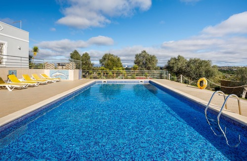 Monte Raposo Villa | Villa Solar da Torre - Ideal for family holidays: Swimming pool and tennis court