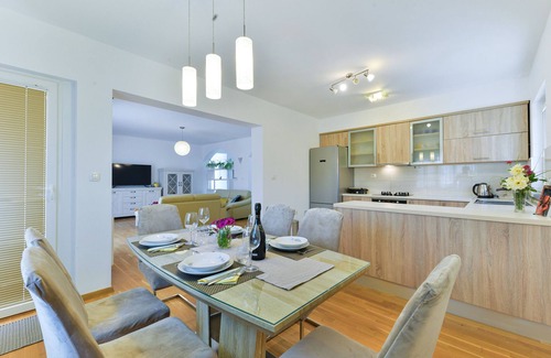 Zadar Villa | Villa Solis, private pool, near Zadar center, near the beach, pet friendly