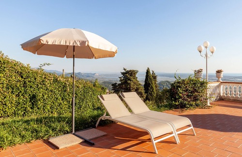Corsanico Villa | 'Villa Sophia' with Pool, Balcony, Terrace & Wi-Fi
