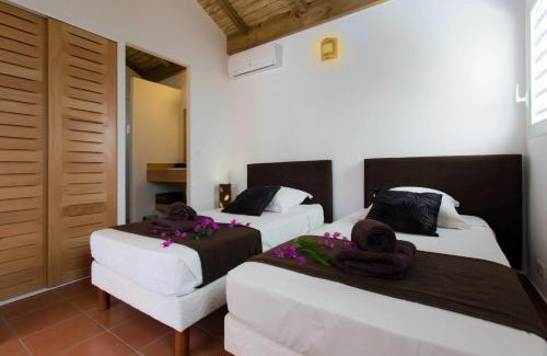 Anse des Rochers Villa | Villa Spacieuse avec Piscine Privée à Saint-François – 120 m², Jardin