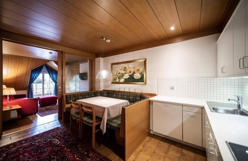 Ortisei Apartment | Villa Stella Apartment N 55 – Nearby Ski Lifts, Mountain View, Wi-Fi, Balcony and Garden