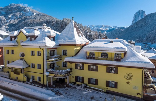Ortisei Apartment | Villa Stella Apartment N 55 – Nearby Ski Lifts, Mountain View, Wi-Fi, Balcony and Garden